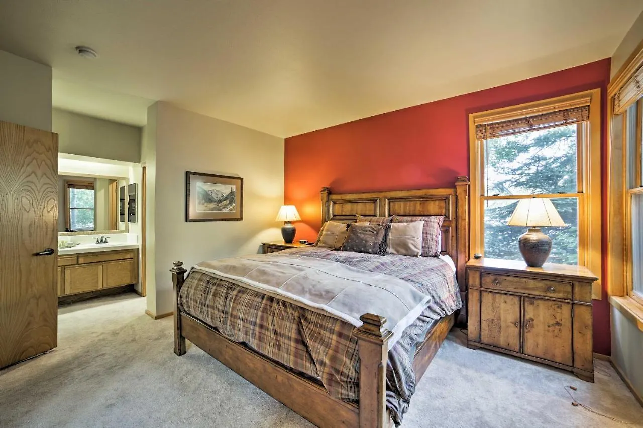 Mammoth Lakes Vacation Rental With Community Hot Tub